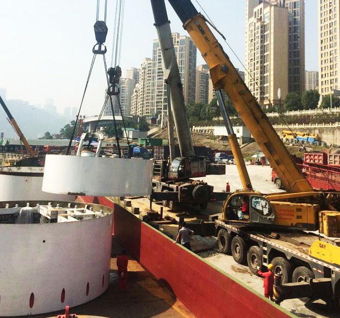 海东吊车作业中